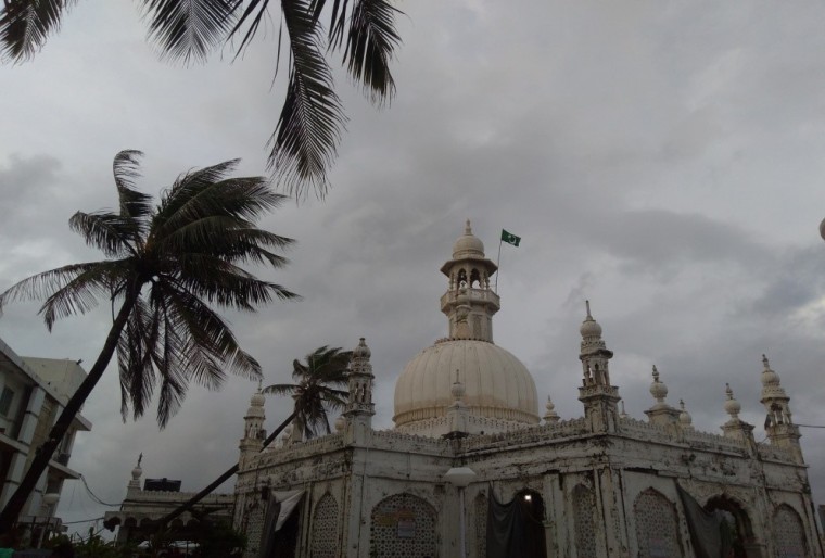Haji Ali Dargah on a cloudy day